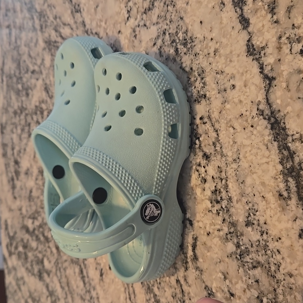 Authentic crocs (t9)